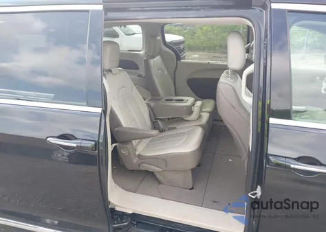 2017 Chrysler Pacifica Touring-L z USA, uszkodzony, nr VIN 2C4RC1BG4HR534733